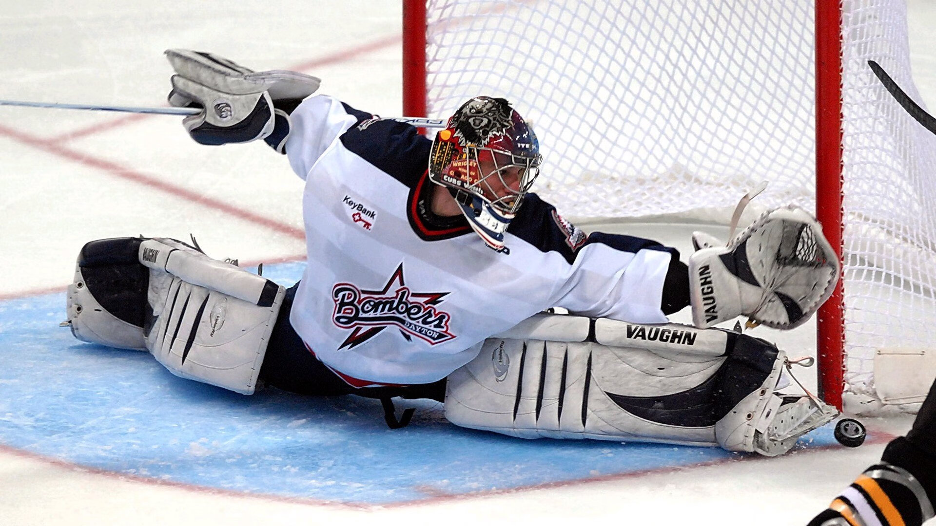 “2025世界运动会：运动舞蹈赛场，舞者以极限动作挑战完美姿态”